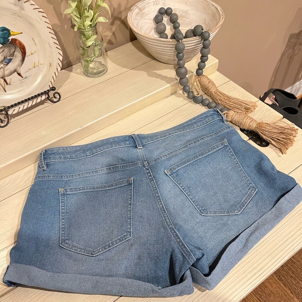 H&M Denim Shorts - Picture 3 of 3